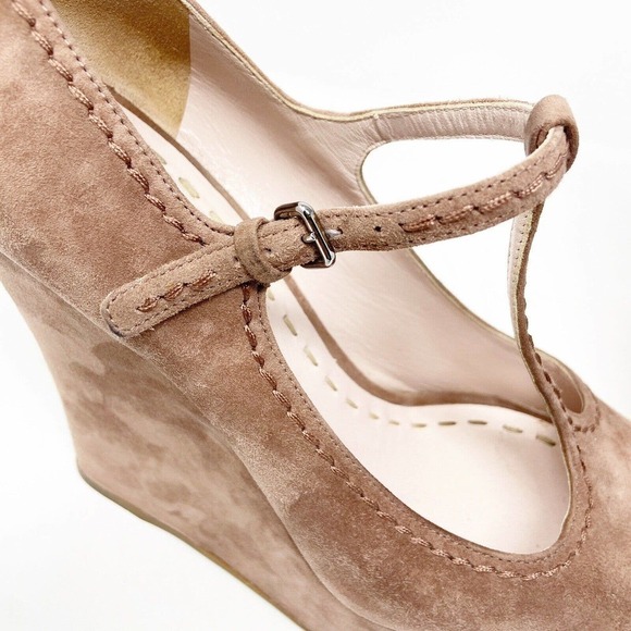 Miu Miu Open Toed T-Strap Tan Suede Wedge Heels Sz 38 (8) - Picture 6 of 9